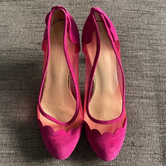 Alexander McQueen Pink orchid suede scalloped mesh heels 38 8 - Picture 2 of 9